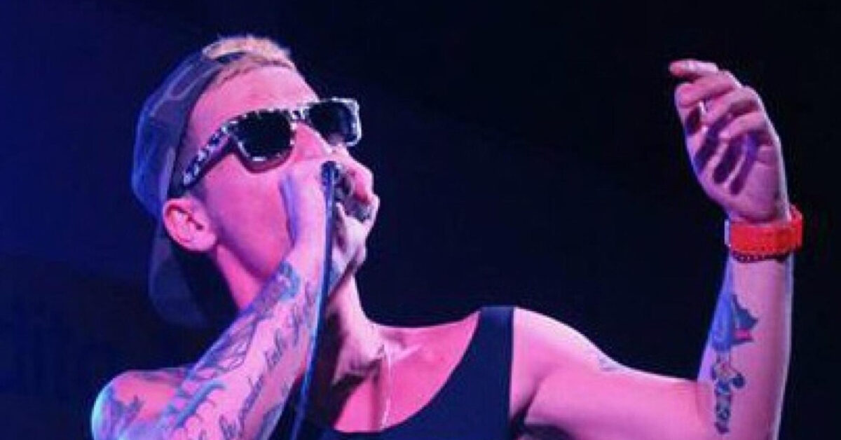 Morto il cantante italiano a 41 anni, follia nel mondo della musica Morto il cantante italiano a 41 anni, follia nel mondo della musica