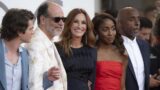 Venezia 82: il red carpet di after the hunt con julia roberts e andrew garfield