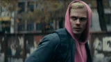 Bill Skarsgård abbandona l’horror con Locked: la nuova sfida dell’attore