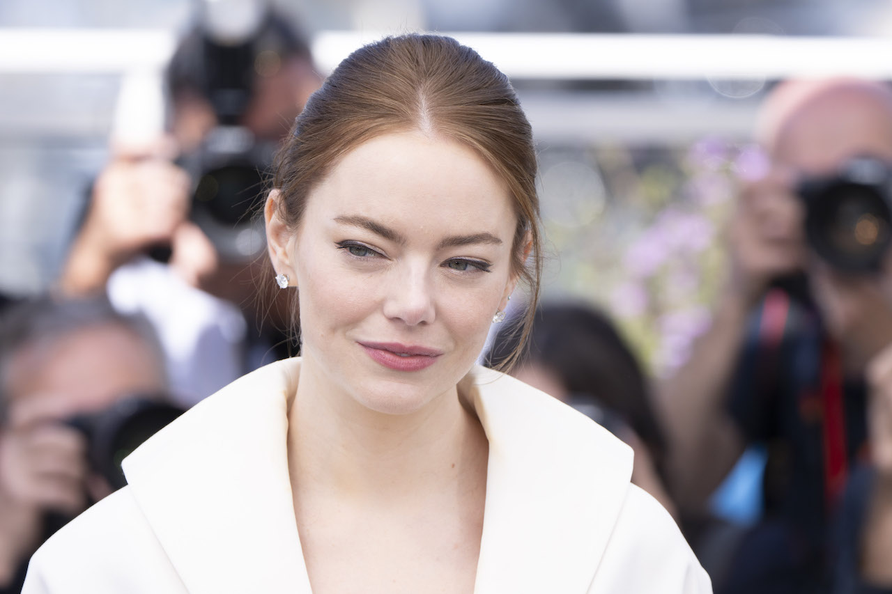 jennifer lawrence avvisa emma stone non tagliare i capelli per il film