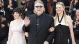Venezia 82, red carpet di frankenstein con le foto di guillermo del toro