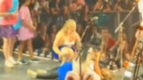 Paura al concerto dell’amatissima cantante, soccorsi in azione