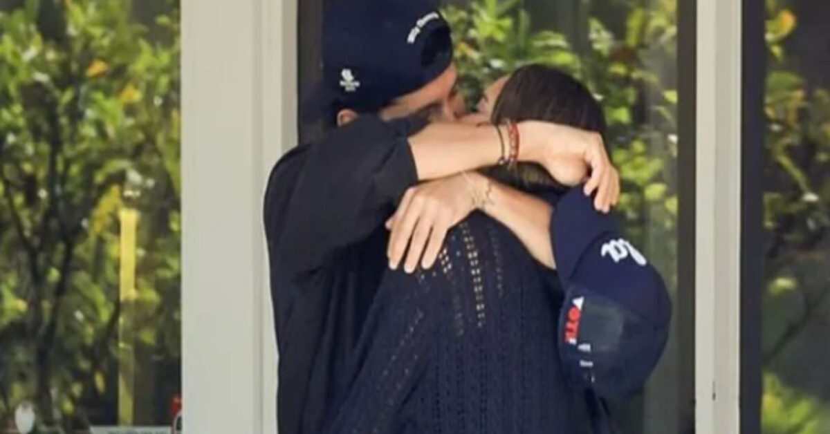 Amore inaspettato tra attori: relazione ufficiale nonostante 12 anni di differenza