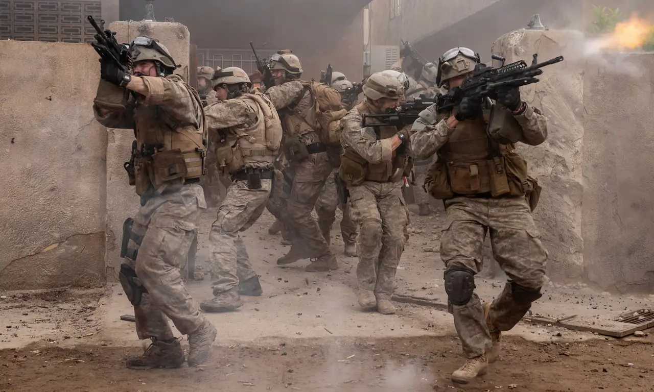 Warfare recensione del film di alex garland e ray mendoza Warfare recensione del film di alex garland e ray mendoza
