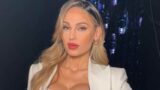 Anna Tatangelo incanta con il pancione: la foto in costume che emoziona i fan