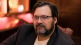 Scrittura eccezionale di brendan sanderson: il gioco che ha conquistato il 95 su metacritic