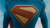 Costume brillante di superman come chiave per il rilancio del dcu