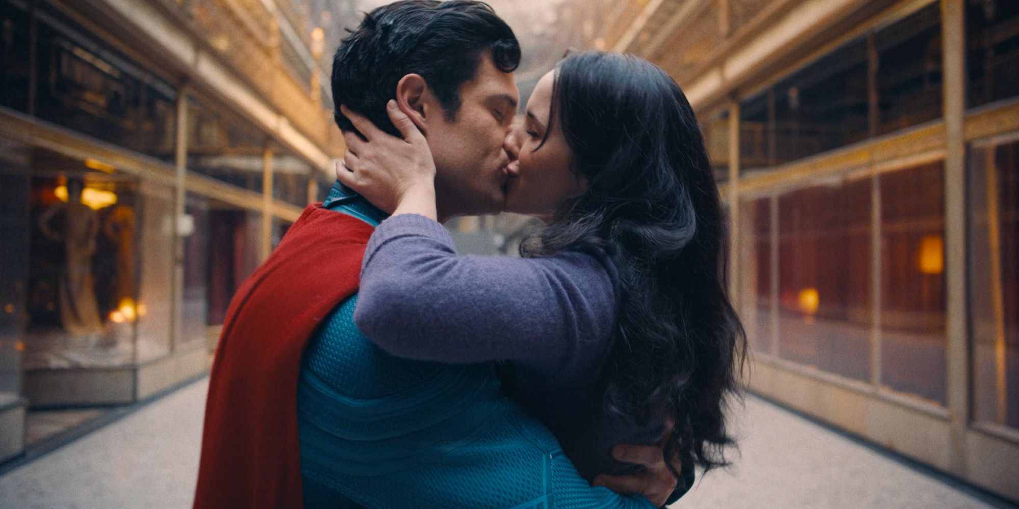 superman conquista il box office e entra nella storia di warner bros