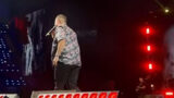 Cantante di 38 anni trovato morto in spiaggia, lutto nel mondo della musica