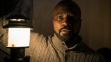 Serie netflix promossa da stephen king tra ironia e terrore