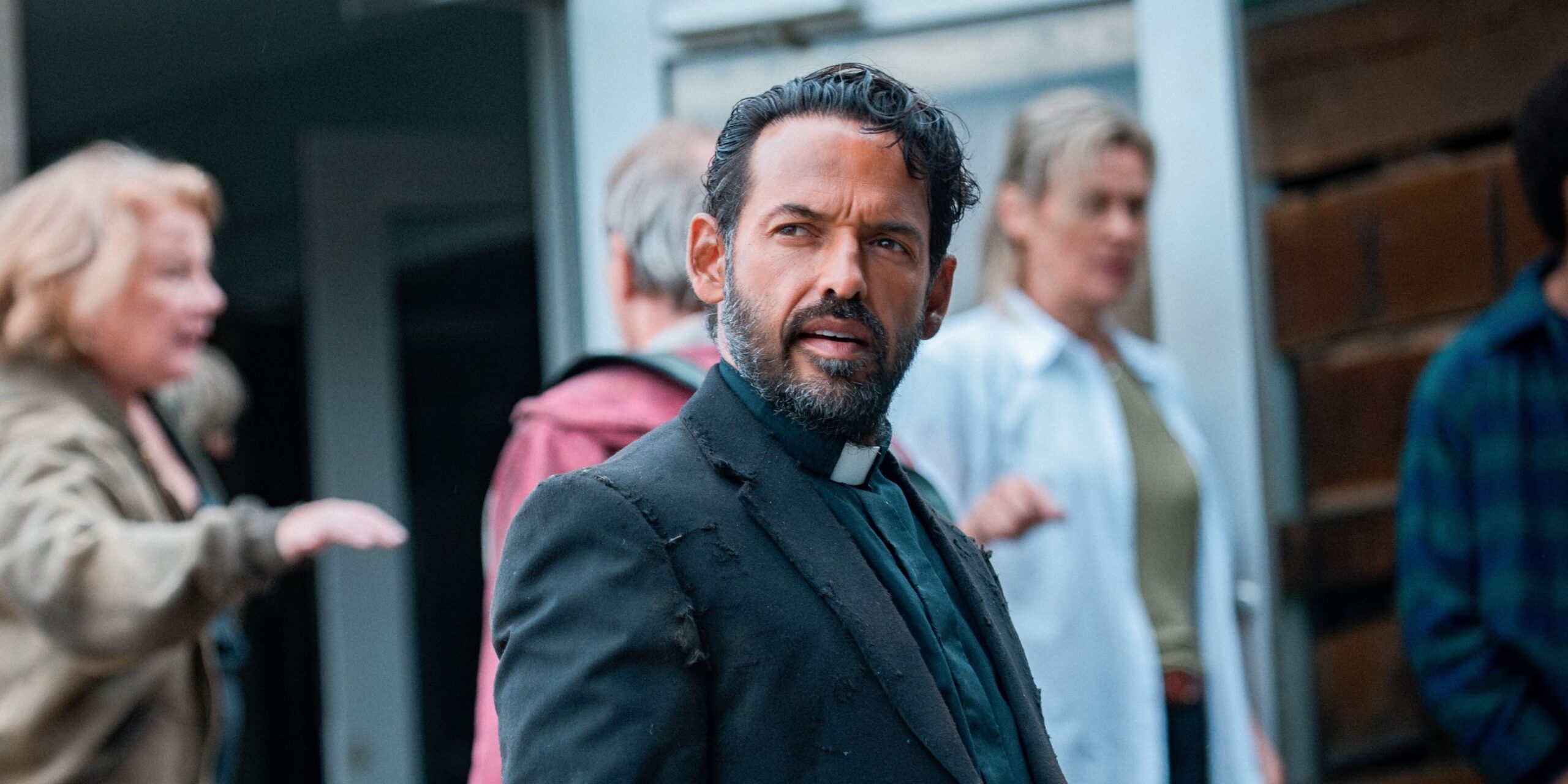 Sophia di julia doyle potrebbe sostituire padre khatri nella stagione 4 Sophia di julia doyle potrebbe sostituire padre khatri nella stagione 4