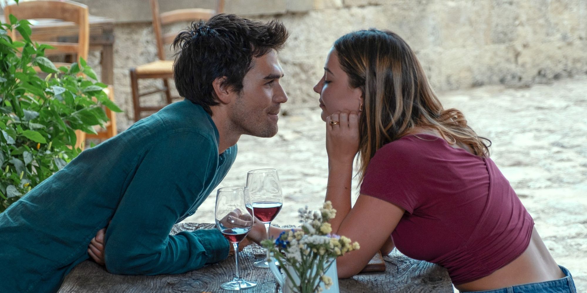 Madelyn cline e kj apa svelano il significato del finale di the map that leads to you Madelyn cline e kj apa svelano il significato del finale di the map that leads to you
