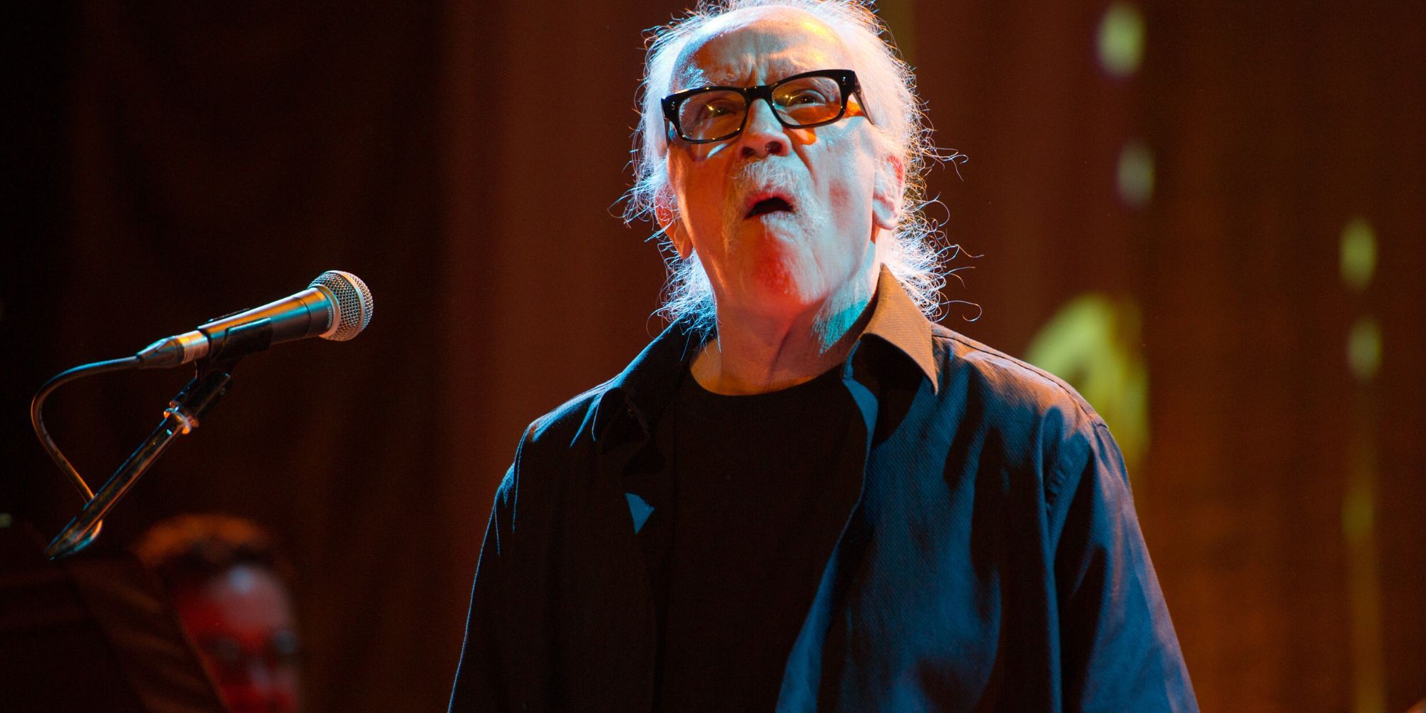Fantasmi di marte: il flop del 2000 di john carpenter e la colonna sonora indimenticabile Fantasmi di marte: il flop del 2000 di john carpenter e la colonna sonora indimenticabile