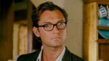 Apple TV trasforma la commedia romantica di Jude Law in una serie tv avvincente