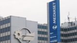 Sospesa la serie mediatica di mediaset provoca l’ira del pubblico