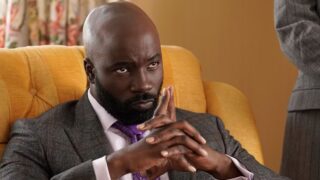Il risveglio di mike colter: i segreti de la buona moglie su cbs