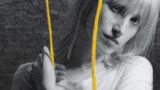 Hayley williams sorprende con nuove canzoni sul sito ufficiale