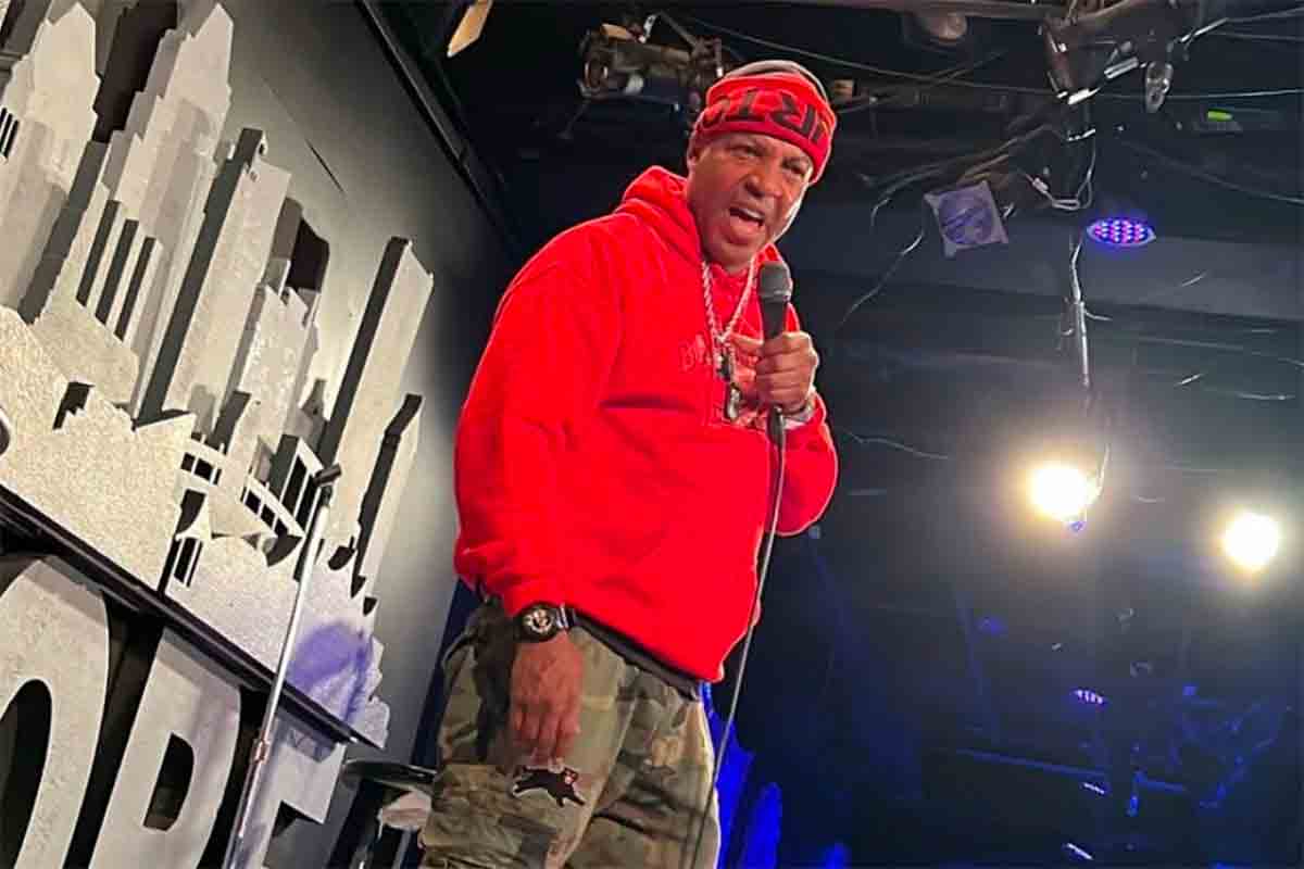 comico reggie carroll ucciso a southaven una tragedia sconvolgente