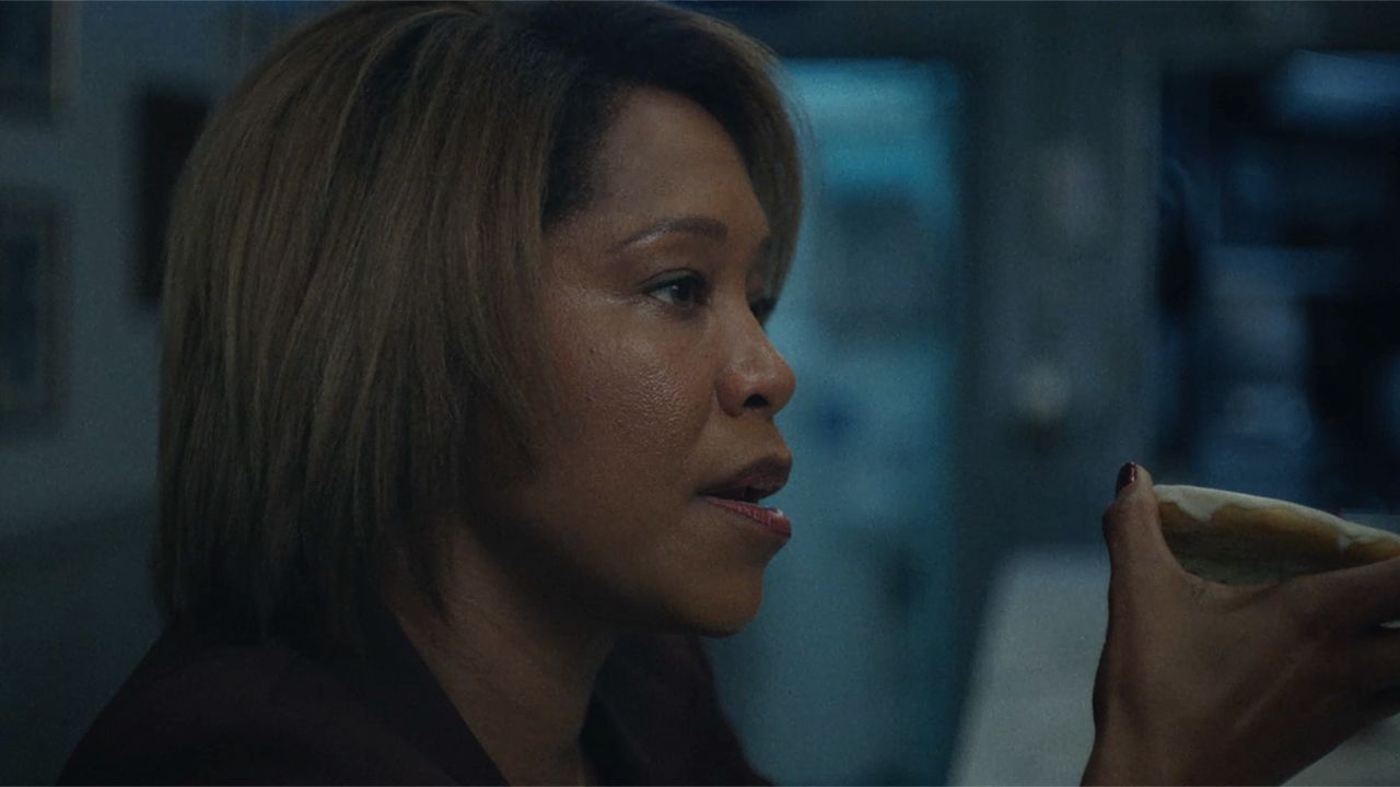 Regina King svela come ha infuso aggressione newyorkese in caught stealing
