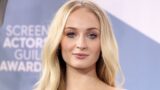 Sophie turner e kit harington svelano il loro disgusto per la scena del bacio in the dreadful
