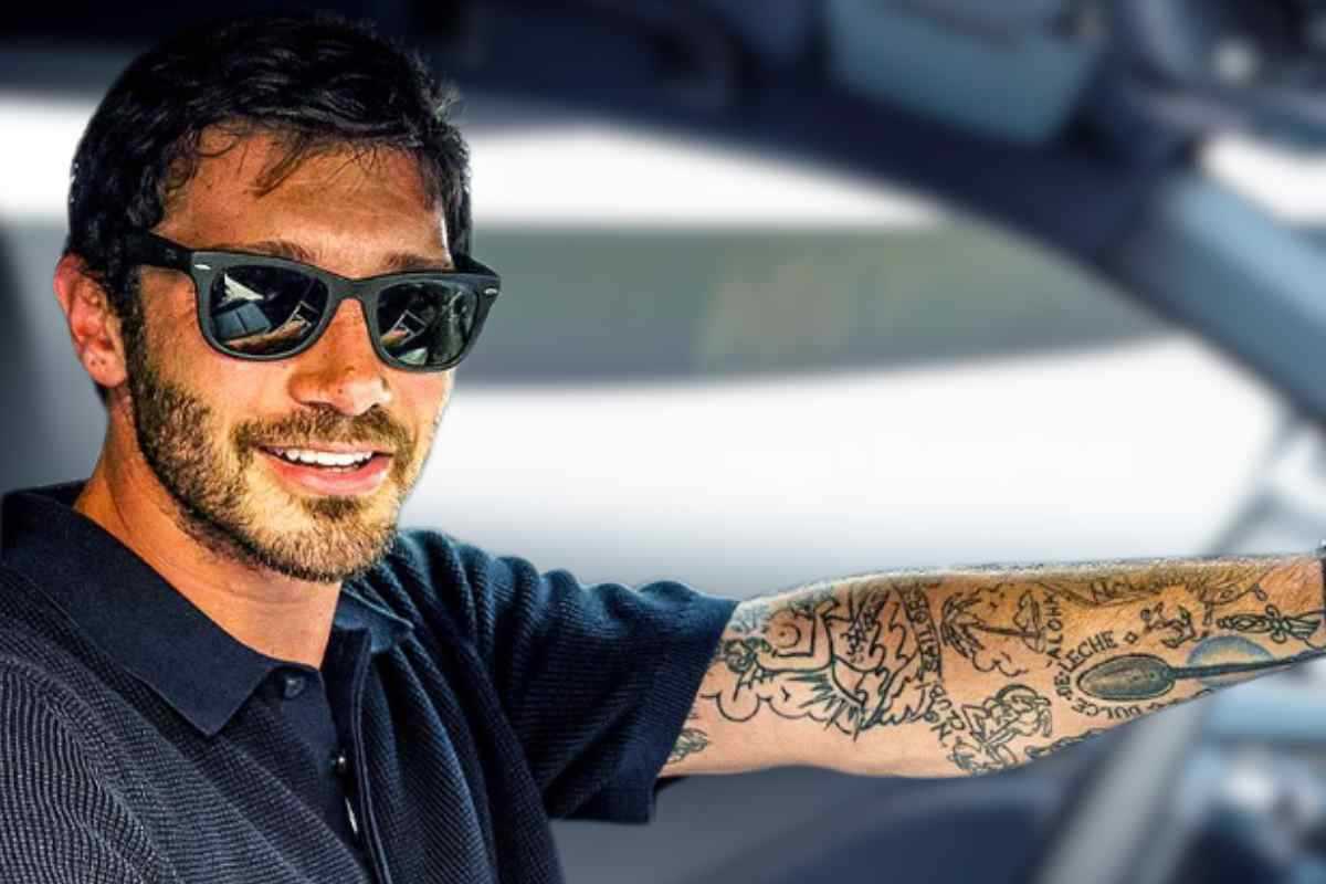Stefano De Martino rimuove i tatuaggi: ecco perché Stefano De Martino rimuove i tatuaggi: ecco perché
