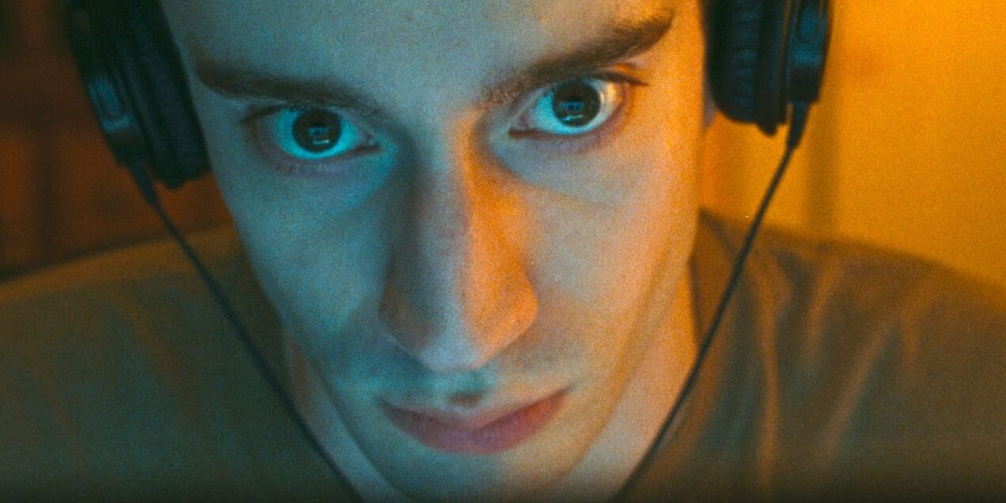Lurker: un thriller psicologico su fama e ossessione Lurker: un thriller psicologico su fama e ossessione