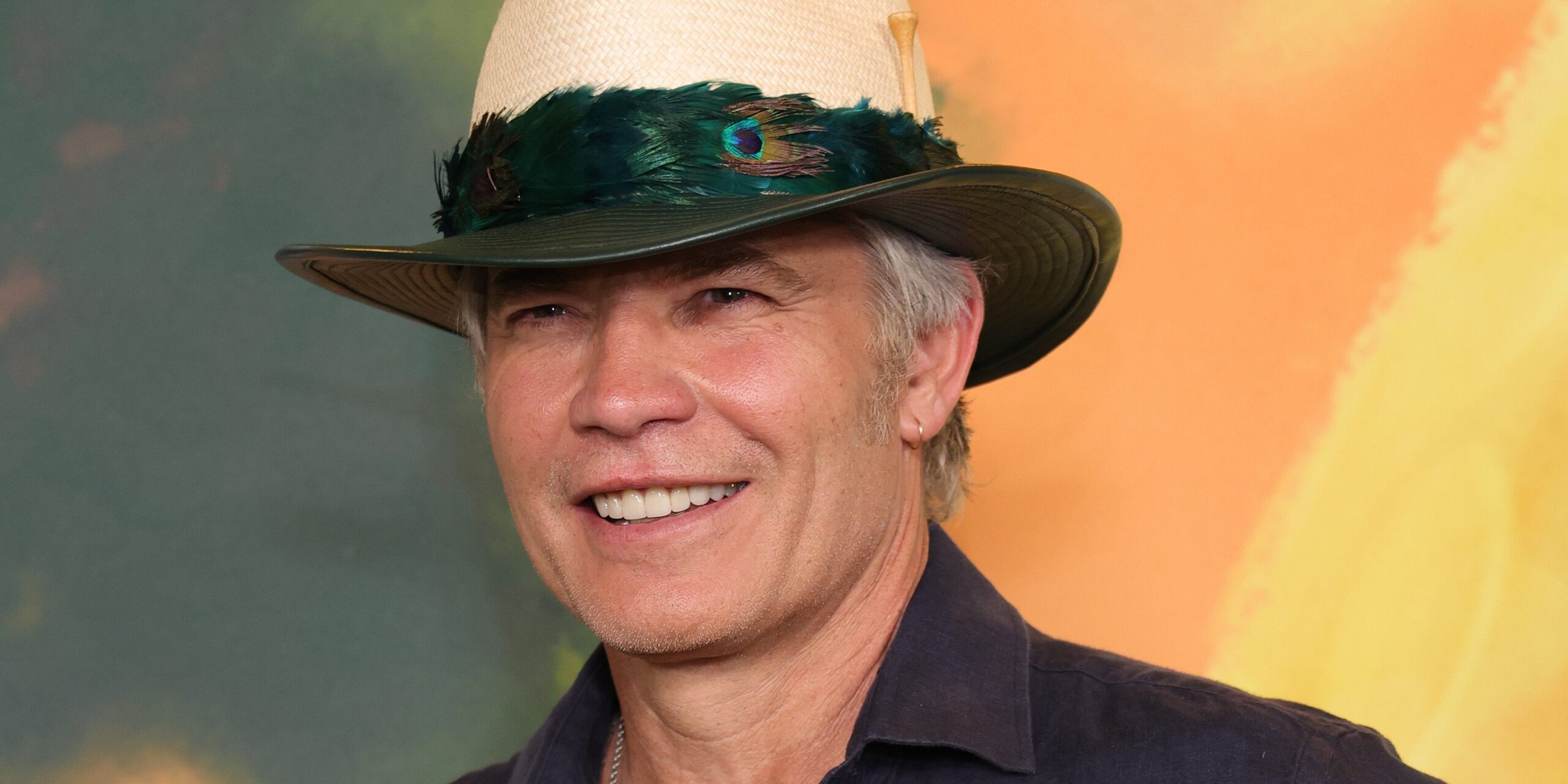 Timothy Olyphant svela il suo ruolo nel film spinoff di Cliff Booth su Netflix Timothy Olyphant svela il suo ruolo nel film spinoff di Cliff Booth su Netflix