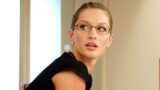 Caitríona balfe parla di un possibile ritorno in il diavolo veste prada 2