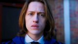 Xavier assente nella stagione 2 di wednesday: spiegazione dell’assenza di percy hynes white