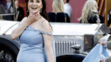 Attrice incinta sfilano a Venezia dopo la perdita del fidanzato: fan emozionati