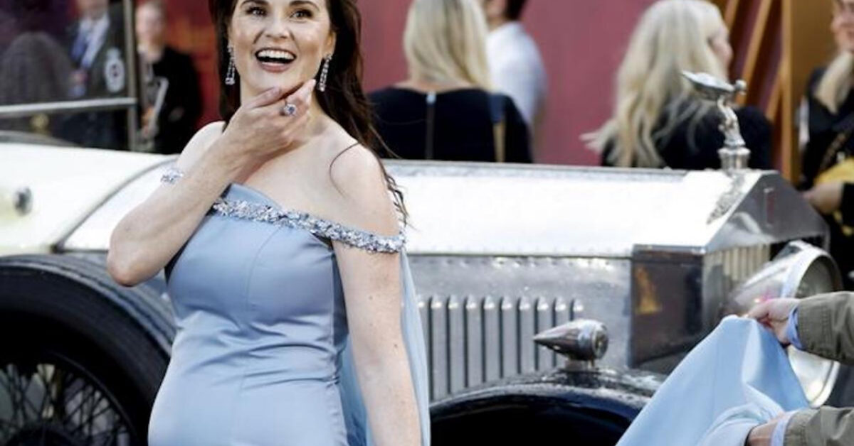 Attrice incinta sfilano a Venezia dopo la perdita del fidanzato: fan emozionati Attrice incinta sfilano a Venezia dopo la perdita del fidanzato: fan emozionati
