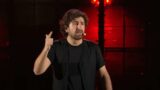 Alessandro siani presenta off line: il comico contro l’abuso della tecnologia