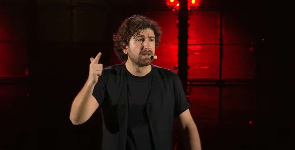 Alessandro siani presenta off line: il comico contro l’abuso della tecnologia