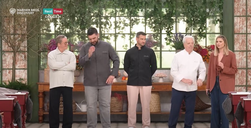 Bake off Italia 2025: diretta della terza puntata con prove, grembiule blu e eliminato