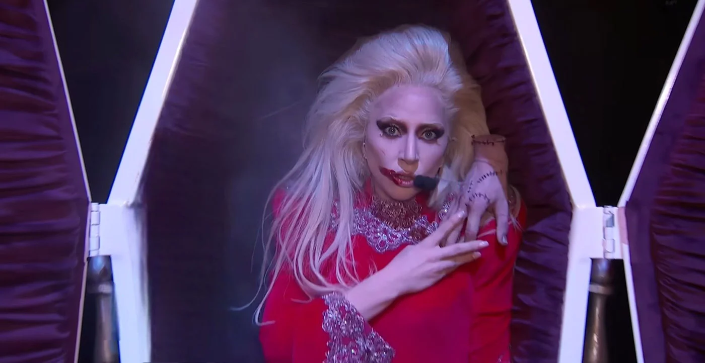 lady gaga in mercoled236 2 scopri il personaggio e l8217attrice che lo interpreta