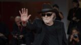 Venezia 82: scopri le foto esclusive dal red carpet di Francesco De Gregori
