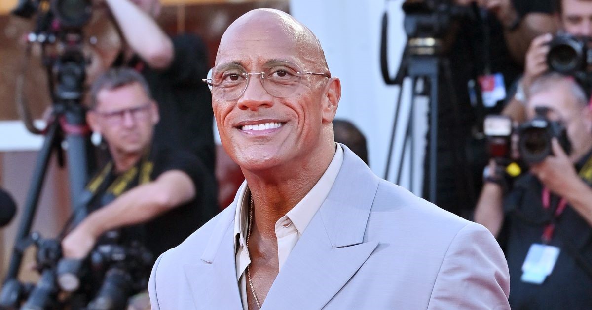 Dwayne Johnson sorprende con il suo prossimo film nei panni di un pollo Dwayne Johnson sorprende con il suo prossimo film nei panni di un pollo