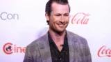 Glen Powell elogia Chris Pratt per aver aperto nuove strade a Hollywood