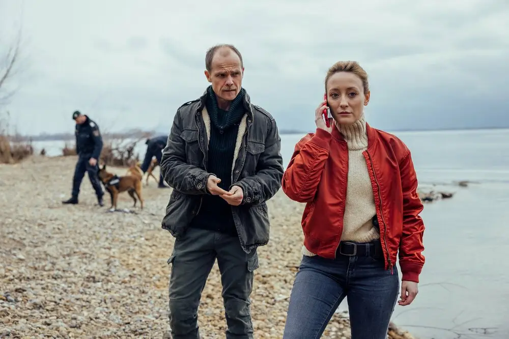Omicidi del lago La medusa: trama, cast e dove guardare il film su Rai2 Omicidi del lago La medusa: trama, cast e dove guardare il film su Rai2