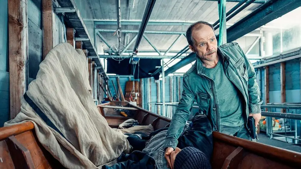Gli omicidi del lago la nave fantasma: trama, cast e informazioni sul film su rai2 Gli omicidi del lago la nave fantasma: trama, cast e informazioni sul film su rai2