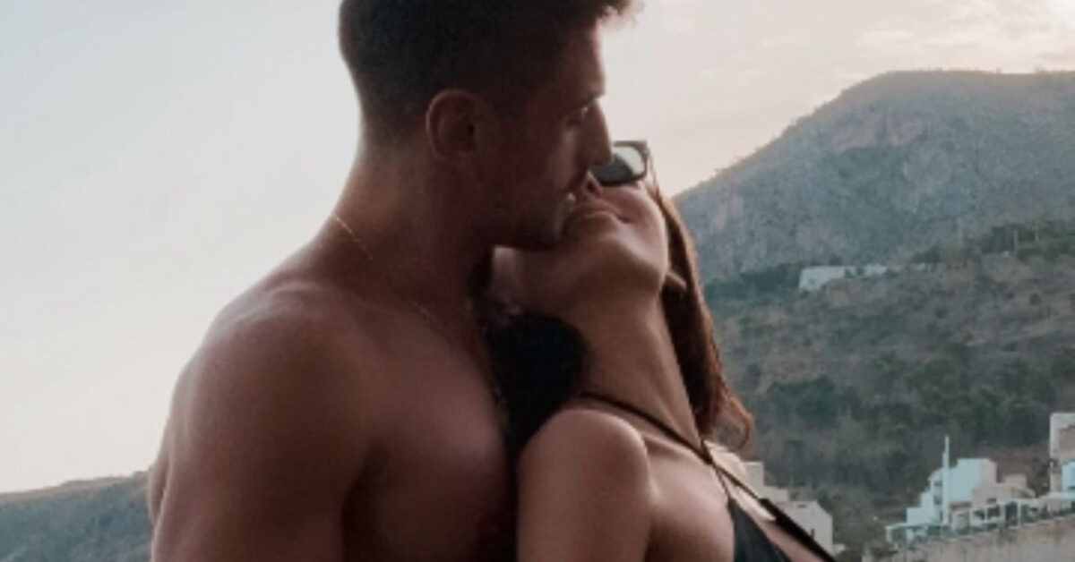 Nuova coppia vip: la prima foto insieme svela un grande amore