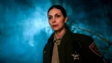 Sheriff country: svelato il trailer dello spinoff di fire country con morena baccarin