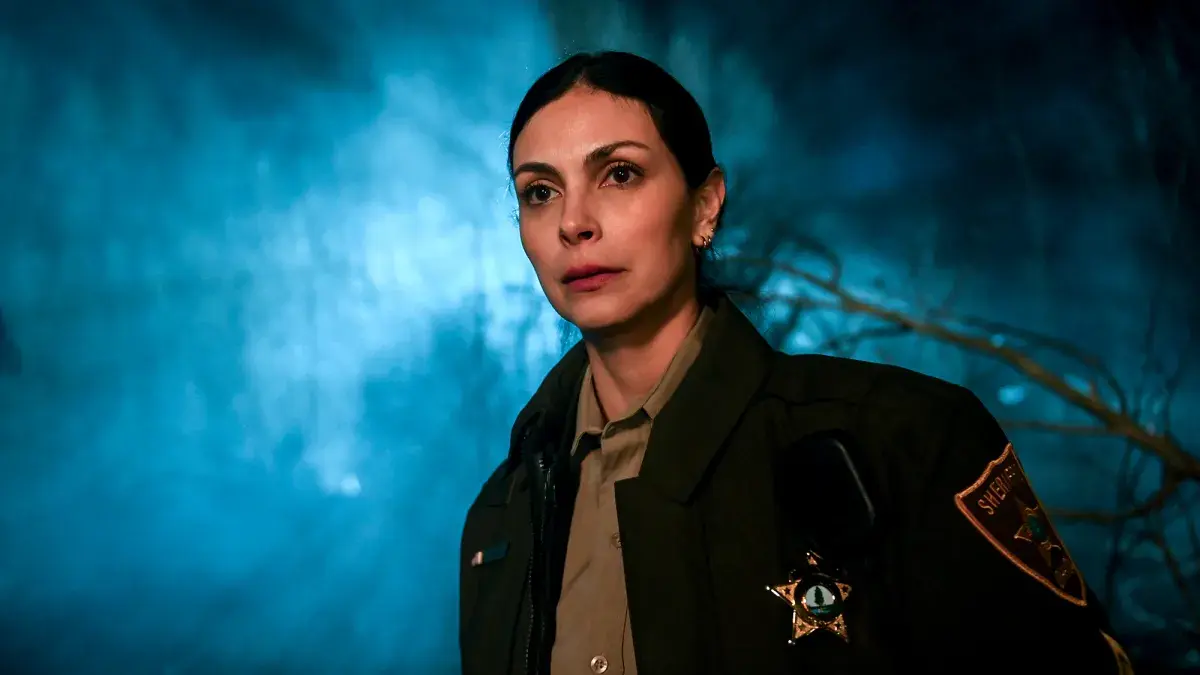 sheriff country svelato il trailer dello spinoff di fire country con morena baccarin