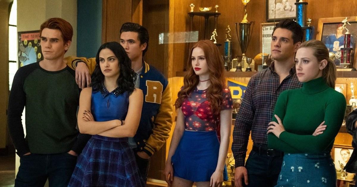 attrice netflix risponde all8217accusa di co star su attori teenagers e sex