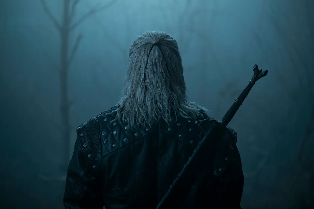 liam hemsworth svela il teaser ufficiale di the witcher stagione 4 come geralt di rivia