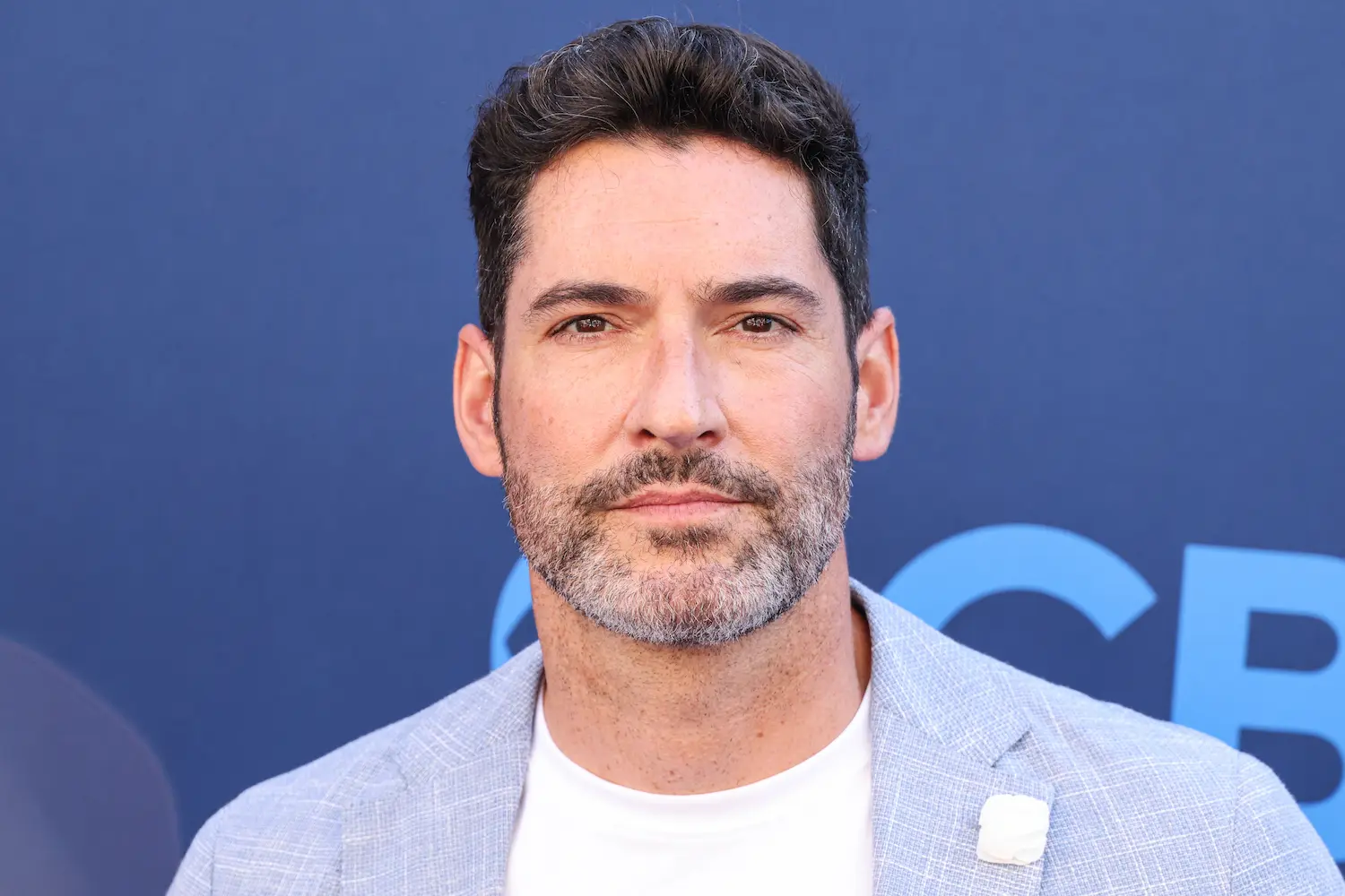 cia spin off di fbi con tom ellis accoglie natalee linez nel cast