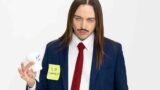Tommy Cash parla di Sanremo 2026: Sarebbe fighissimo