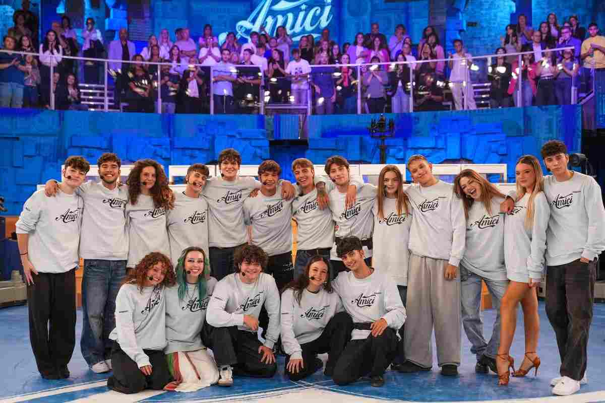 amici elenco completo di cantanti e ballerini della classe ufficiale