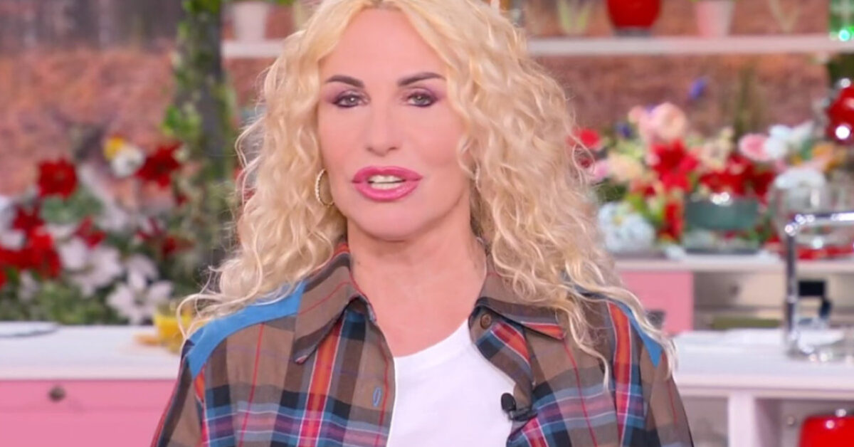 Diventare nonni a 47 anni: l’annuncio shock di Antonella Clerici in diretta Diventare nonni a 47 anni: l’annuncio shock di Antonella Clerici in diretta