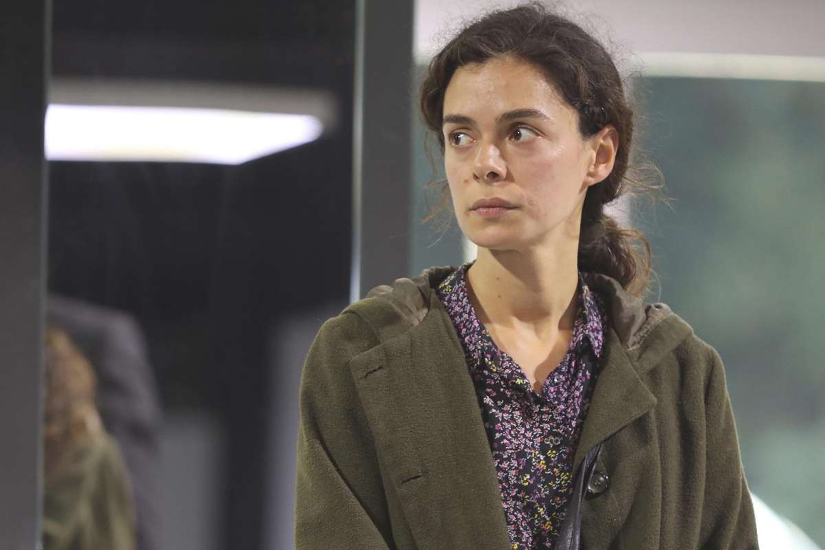 Cambio di palinsesto mediaset: la forza di una donna esclusa Cambio di palinsesto mediaset: la forza di una donna esclusa